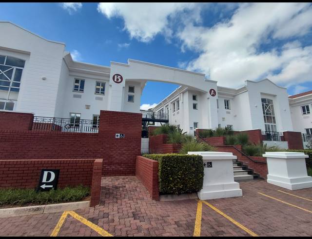 9,626M² OFFICE FOR SALE IN BRYANSTON